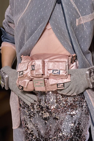 Look 16